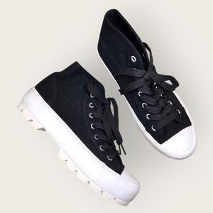 Mudd Black High-Top Lace-Up Sneakers - Women’s Shoes - US Size 8 - GUC